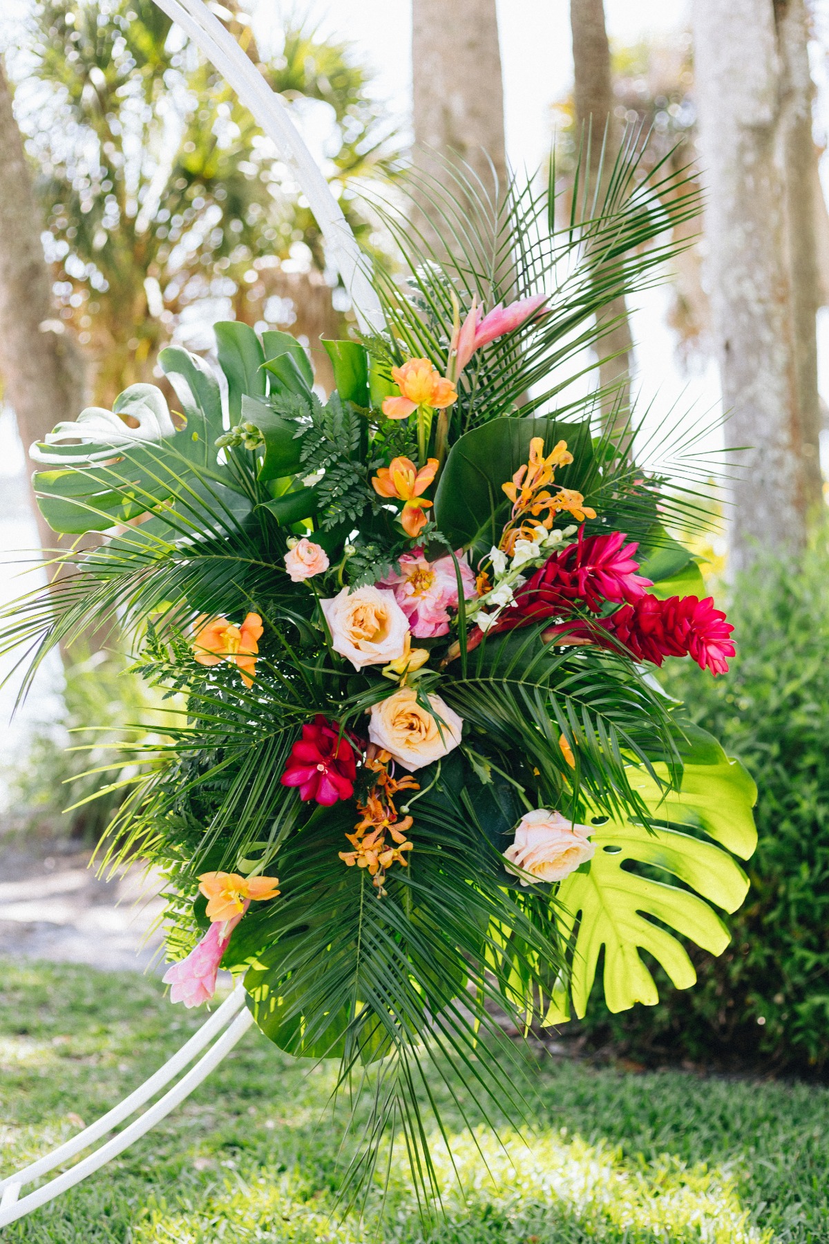 lush-and-vibrant-tropical-styled-shoot_m