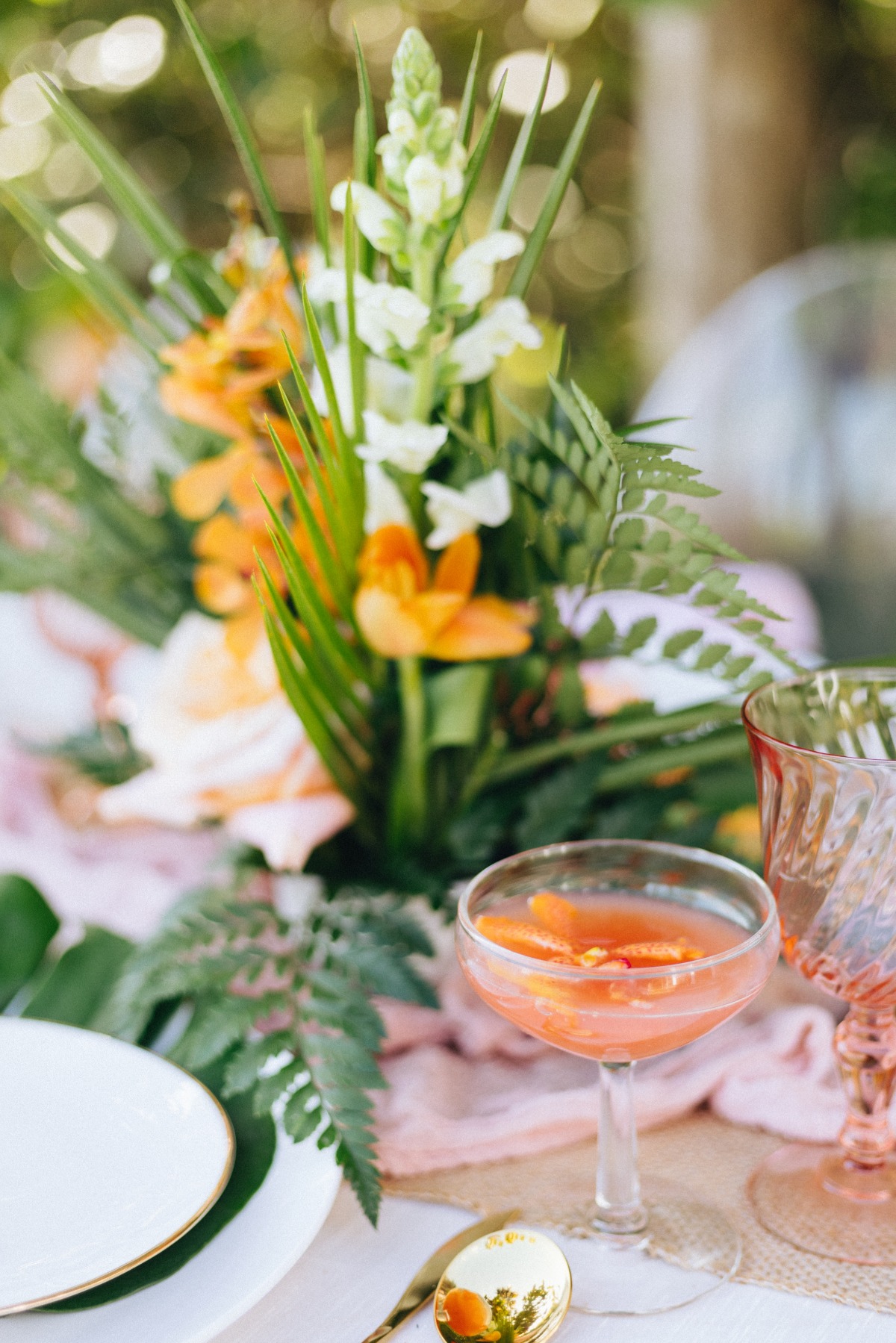 lush-and-vibrant-tropical-styled-shoot_m