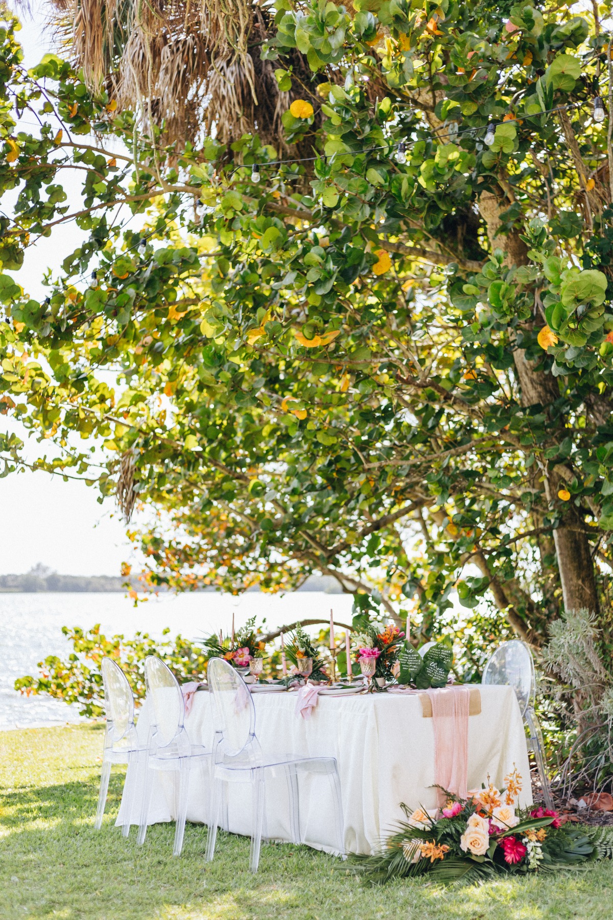 Reception table by the water