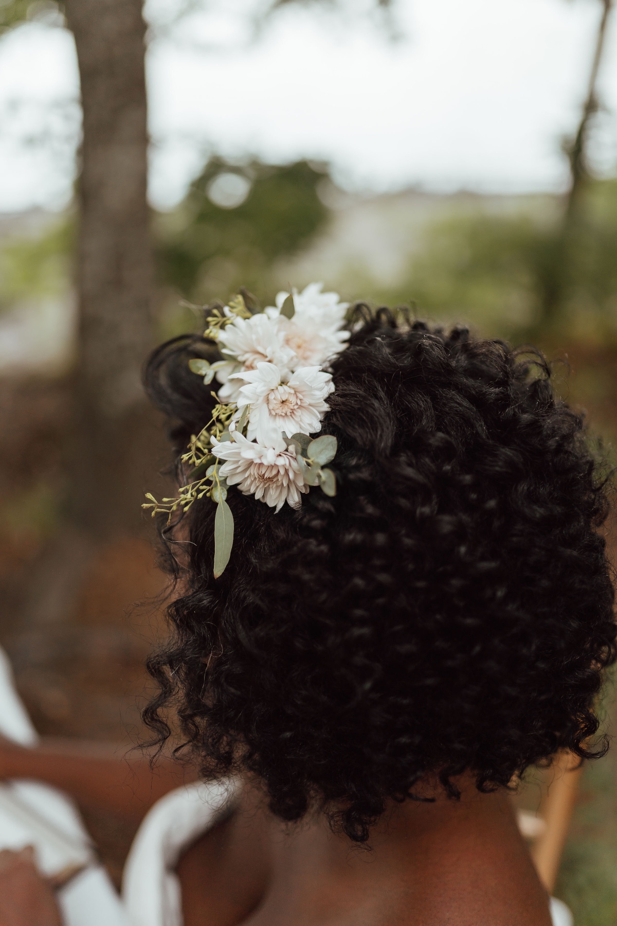florals in wedding hair