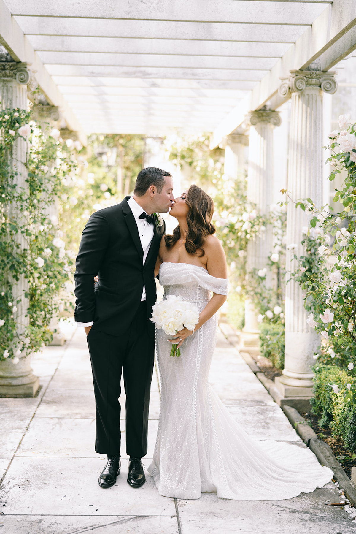 A Classic and Timeless Fall Wedding With a Touch of Old Hollywood Glam