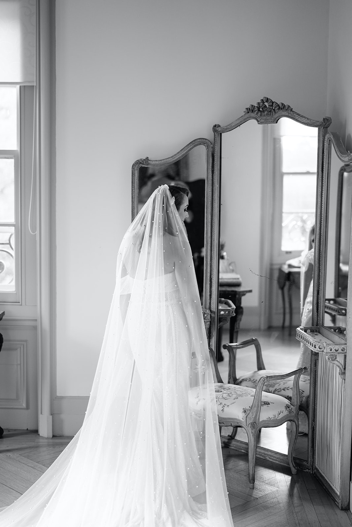 A Classic and Timeless Fall Wedding With a Touch of Old Hollywood Glam