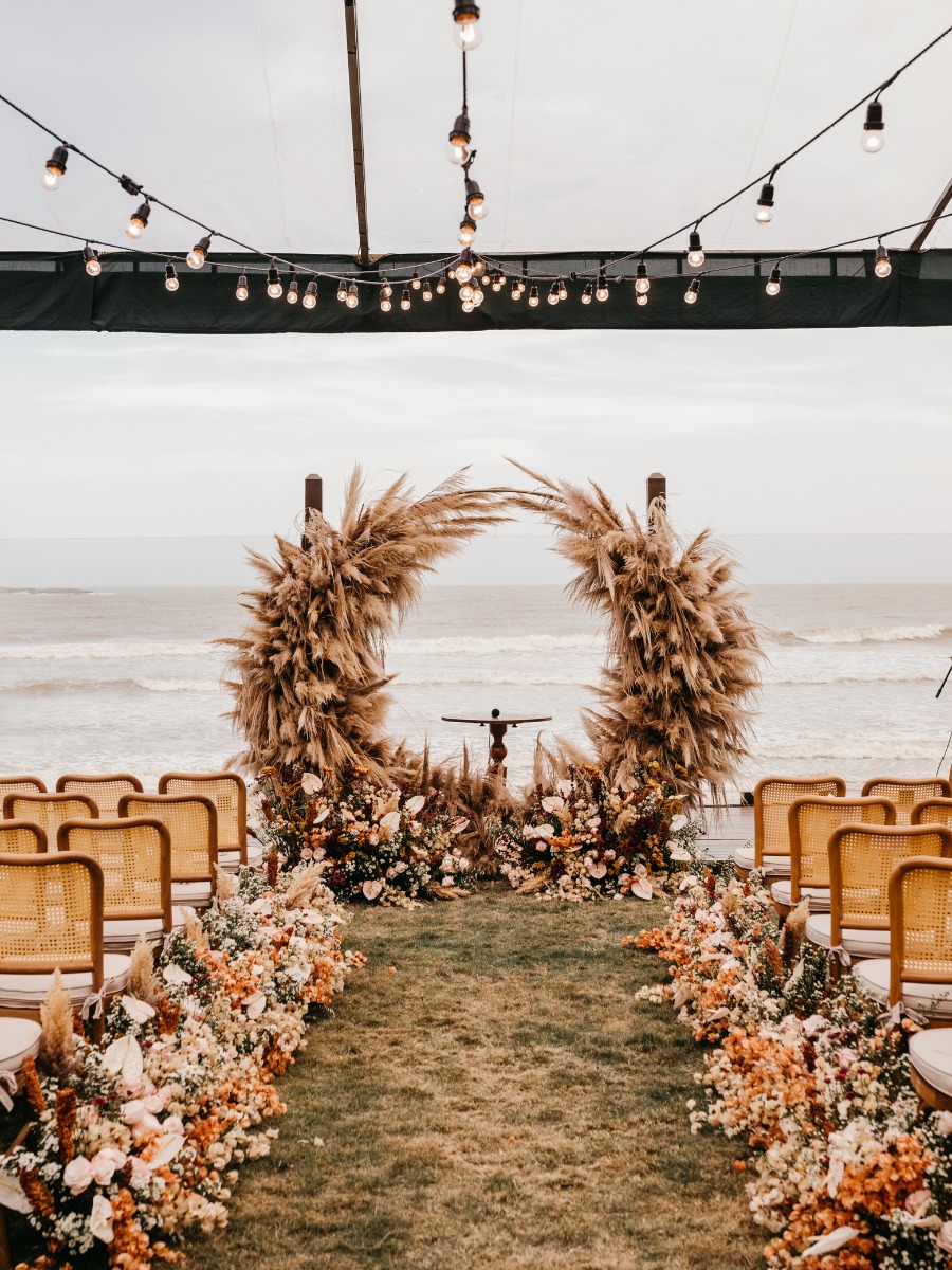 4 Tips To Planning a Wedding During  Hurricane Season