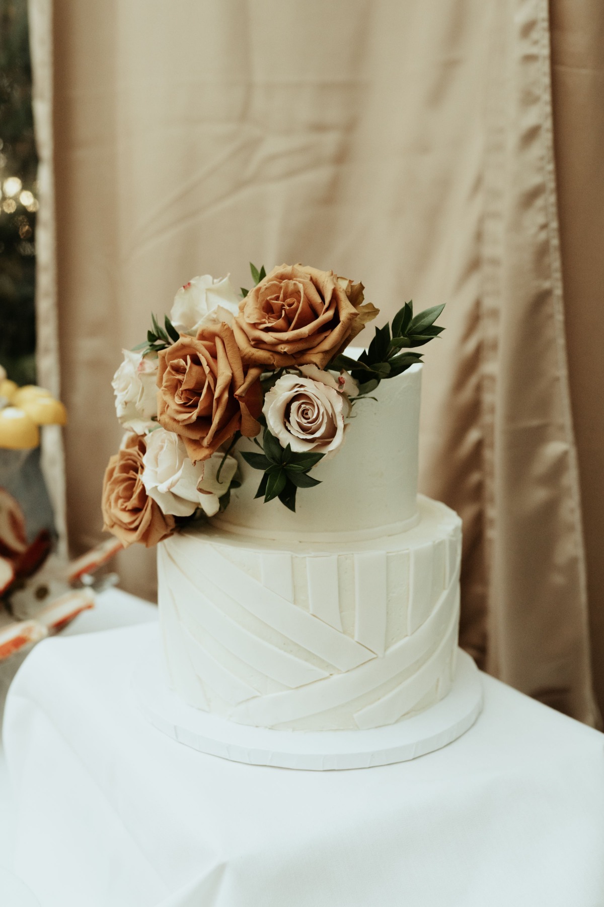 Simple and elegant wedding cake