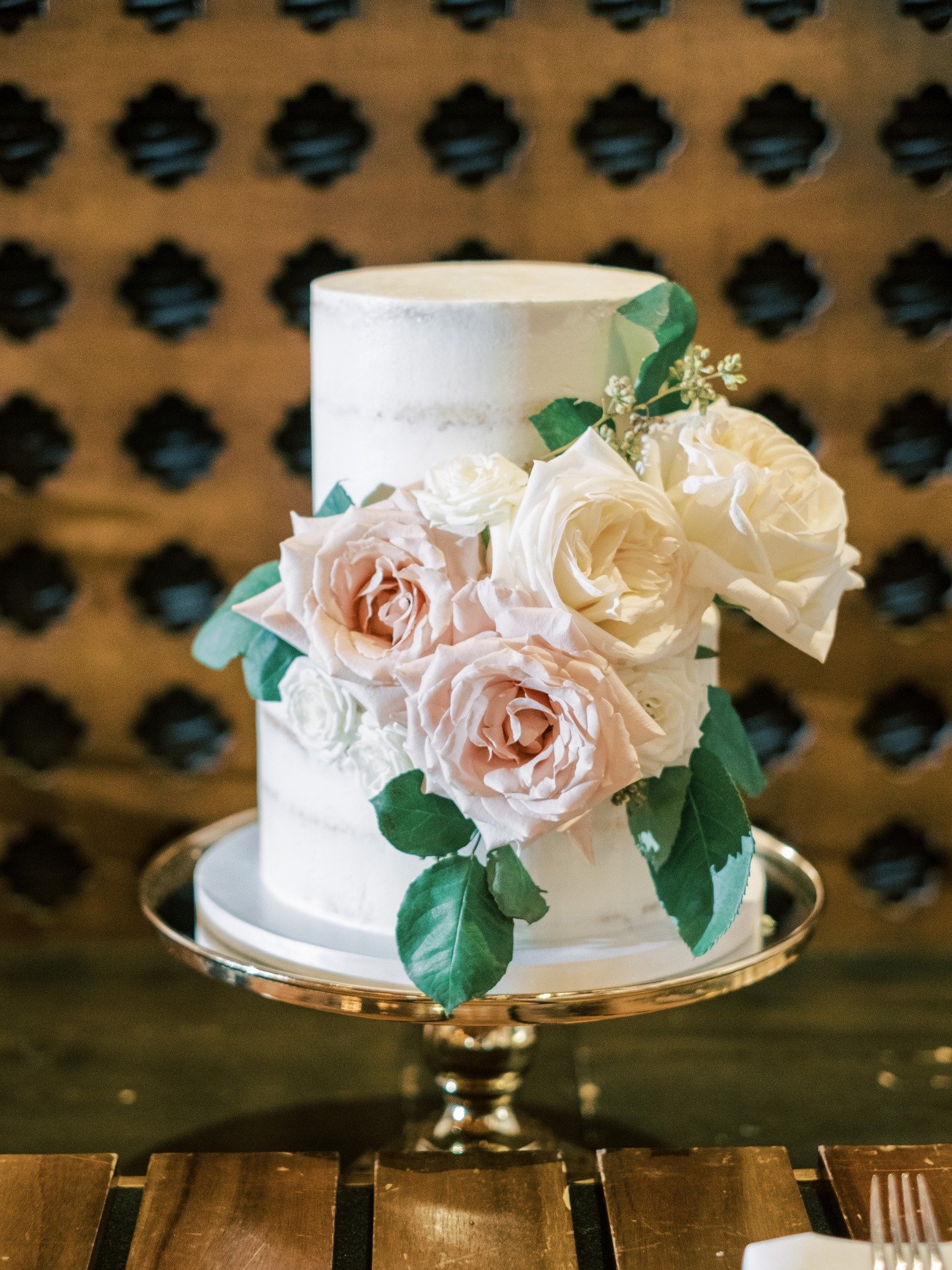 wedding cake with garden roses