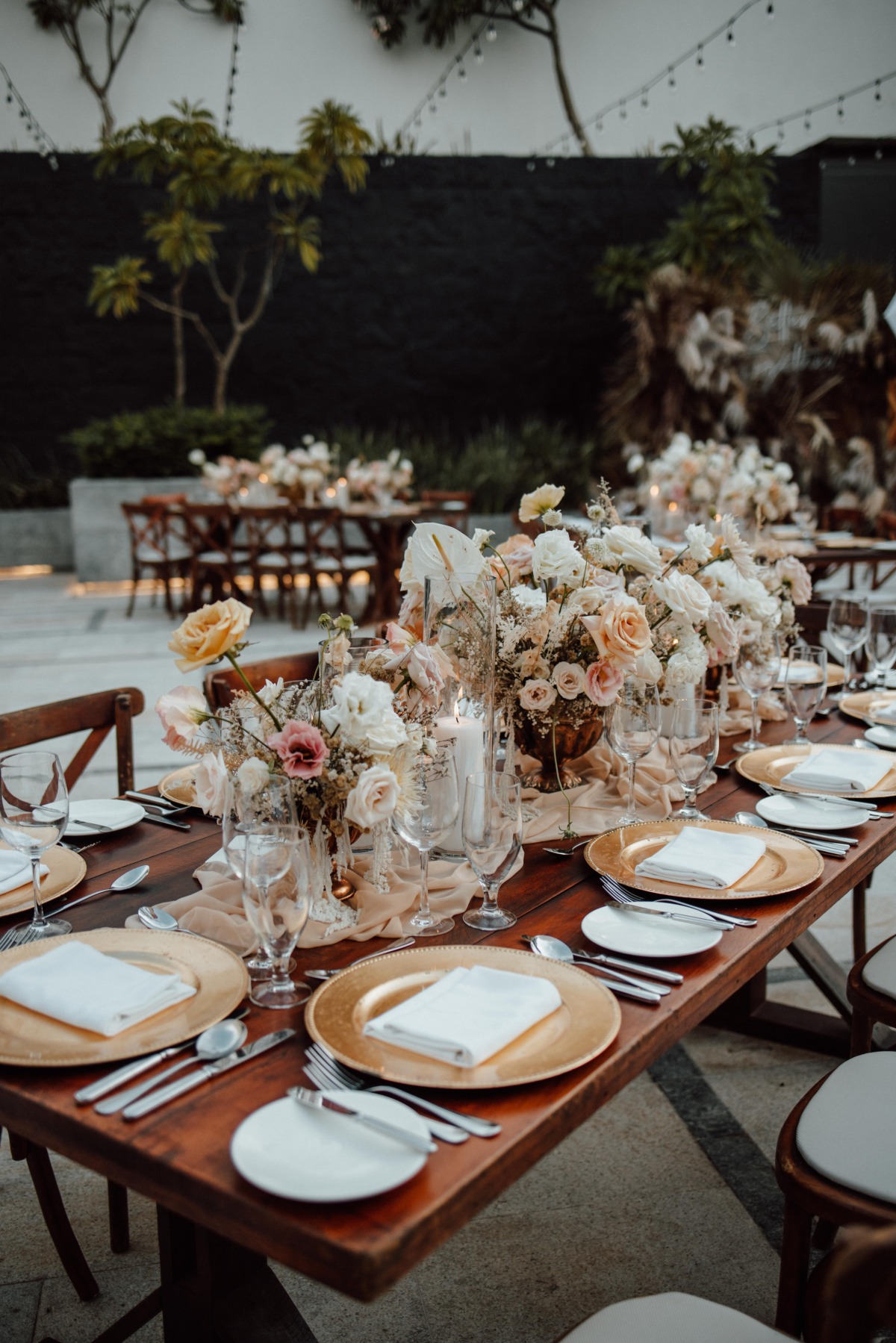 Champagne, peach and gold wedding reception