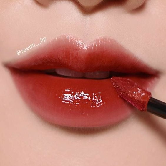 warm red ombre lip