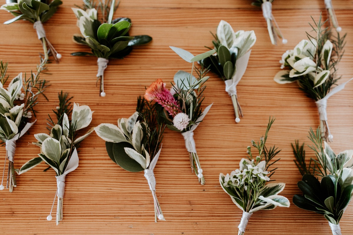 Meadow inspired boutonnieres 