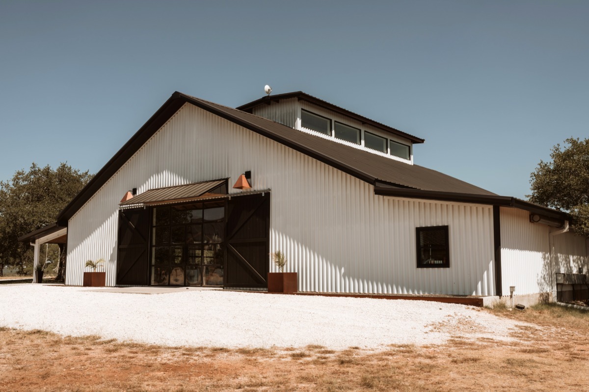 Mae's Ridge White Barn Venue