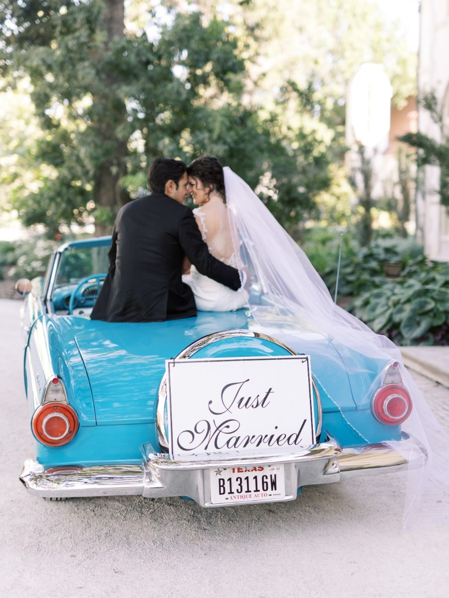 A Chic, Colorful Wedding at Commodore Perry Estate