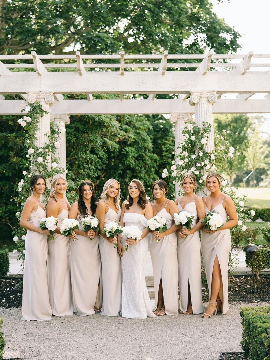 A Classic and Timeless Fall Wedding With a Touch of Old Hollywood Glam