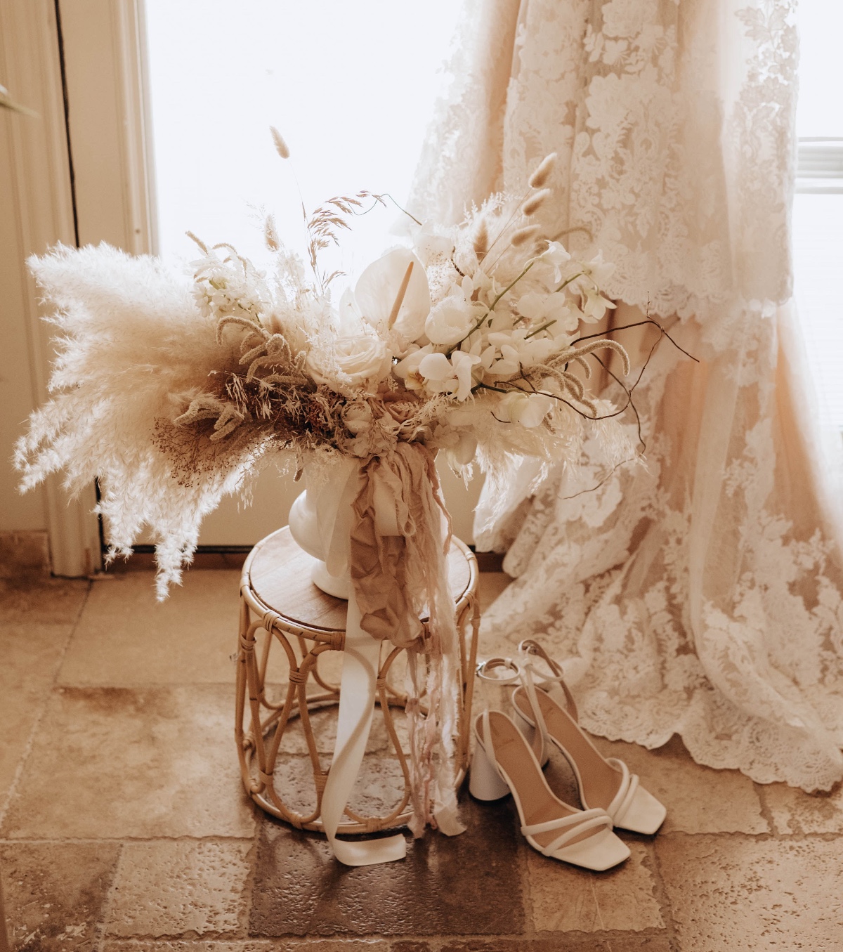 white neutral wedding bouquet