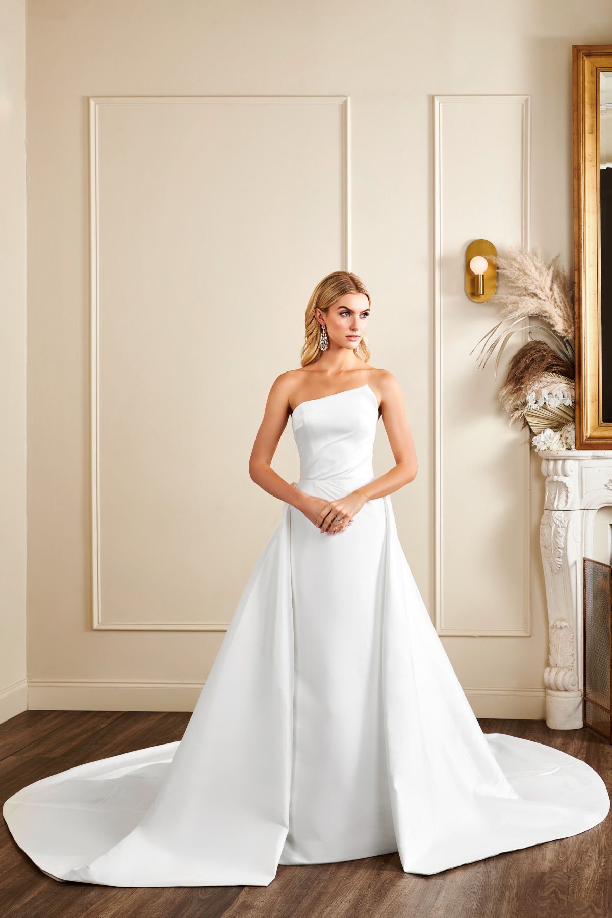 Structured wedding dress by Kelly Faetanini