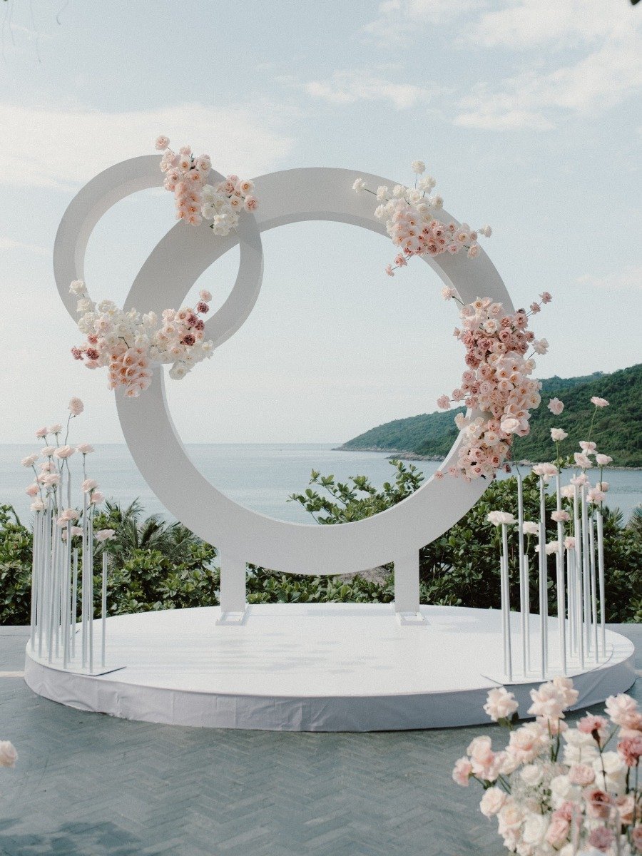 White and Dusty Pink 35K Wedding Full Of Elegance and Ocean Views