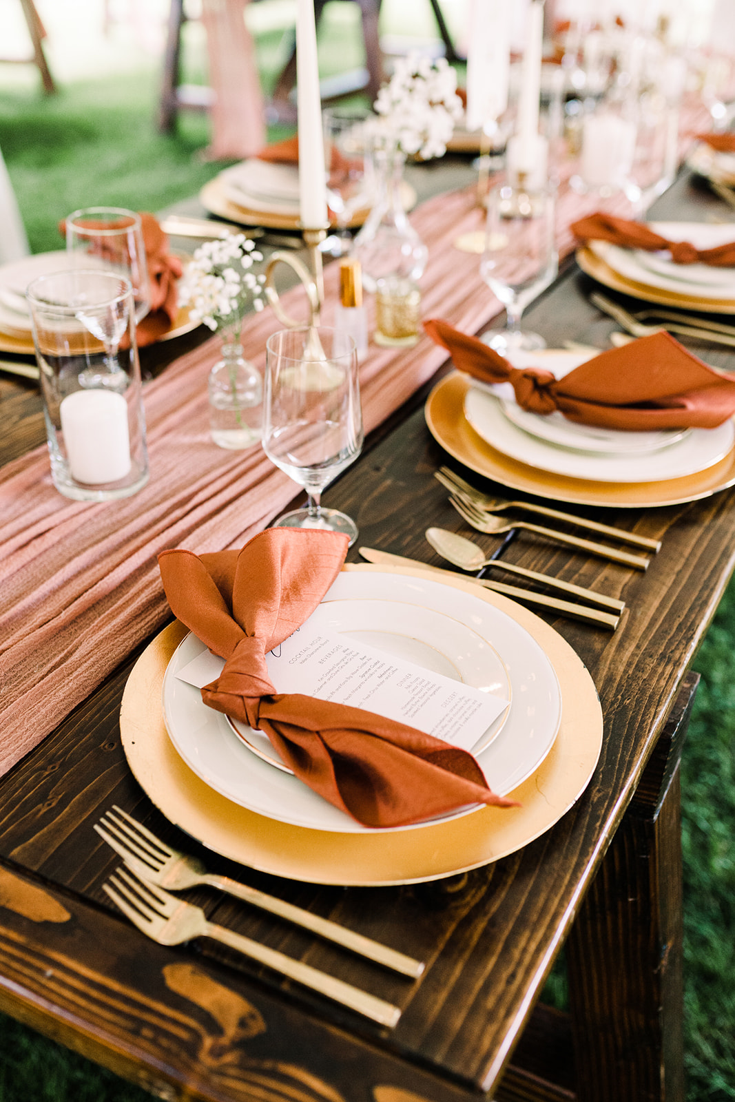 Simple and chic place settings