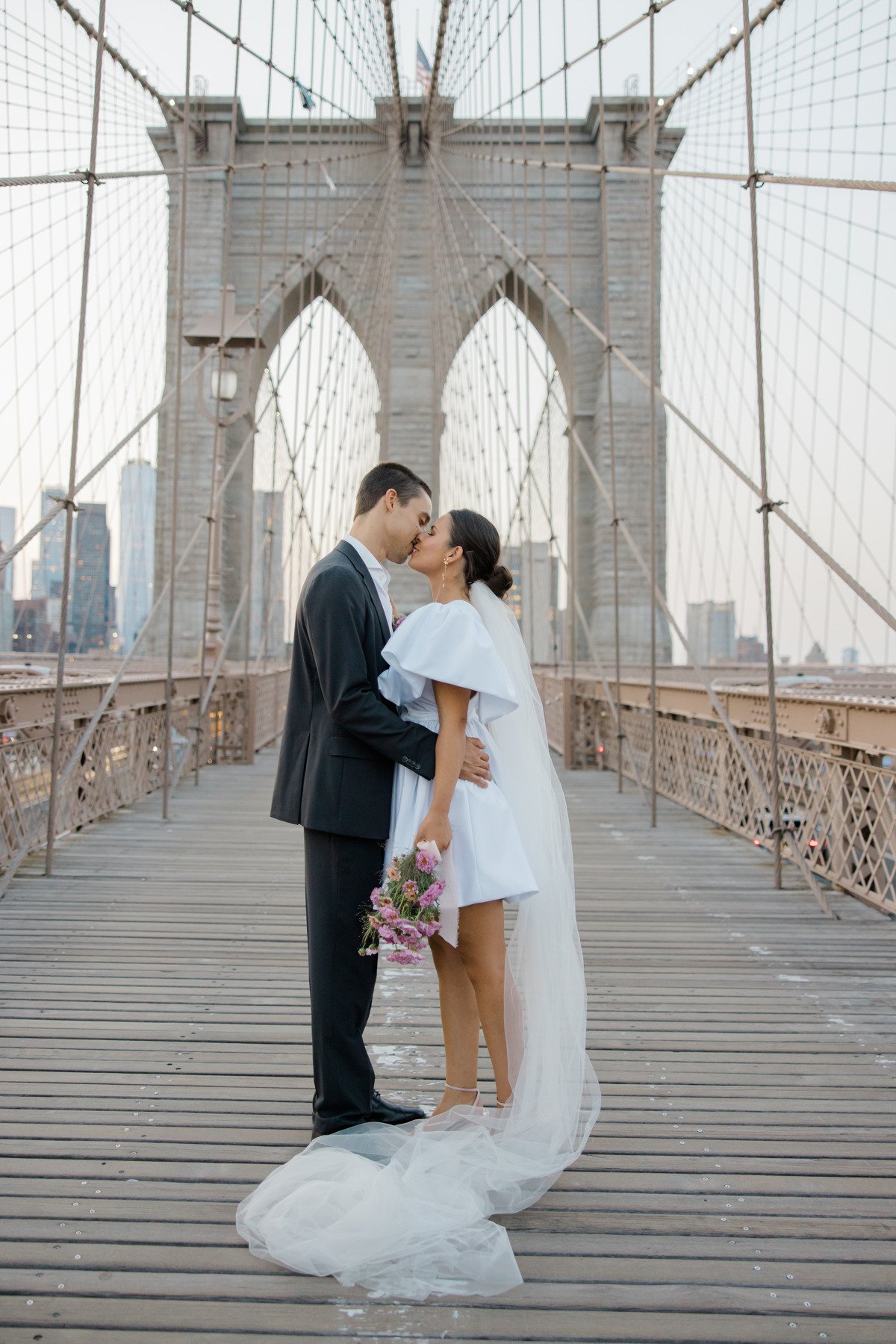 wedding photos on the Brooklyn Bridge