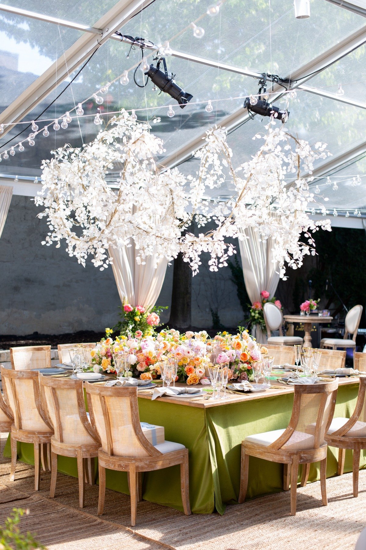 luxurious wedding table decor
