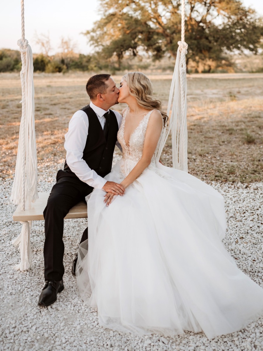 A Texan Barn Wedding With Subtle Boho Flair