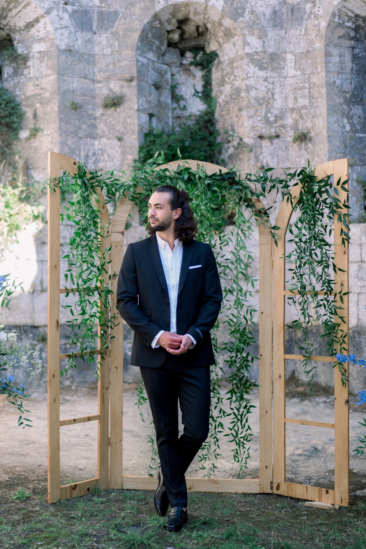 relaxed groom outfit ideas
