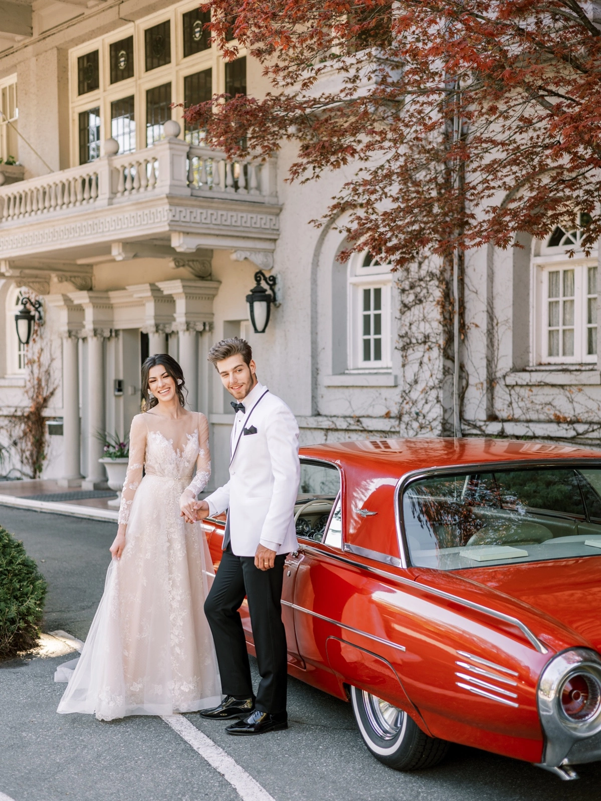 vintage red car for weddings 