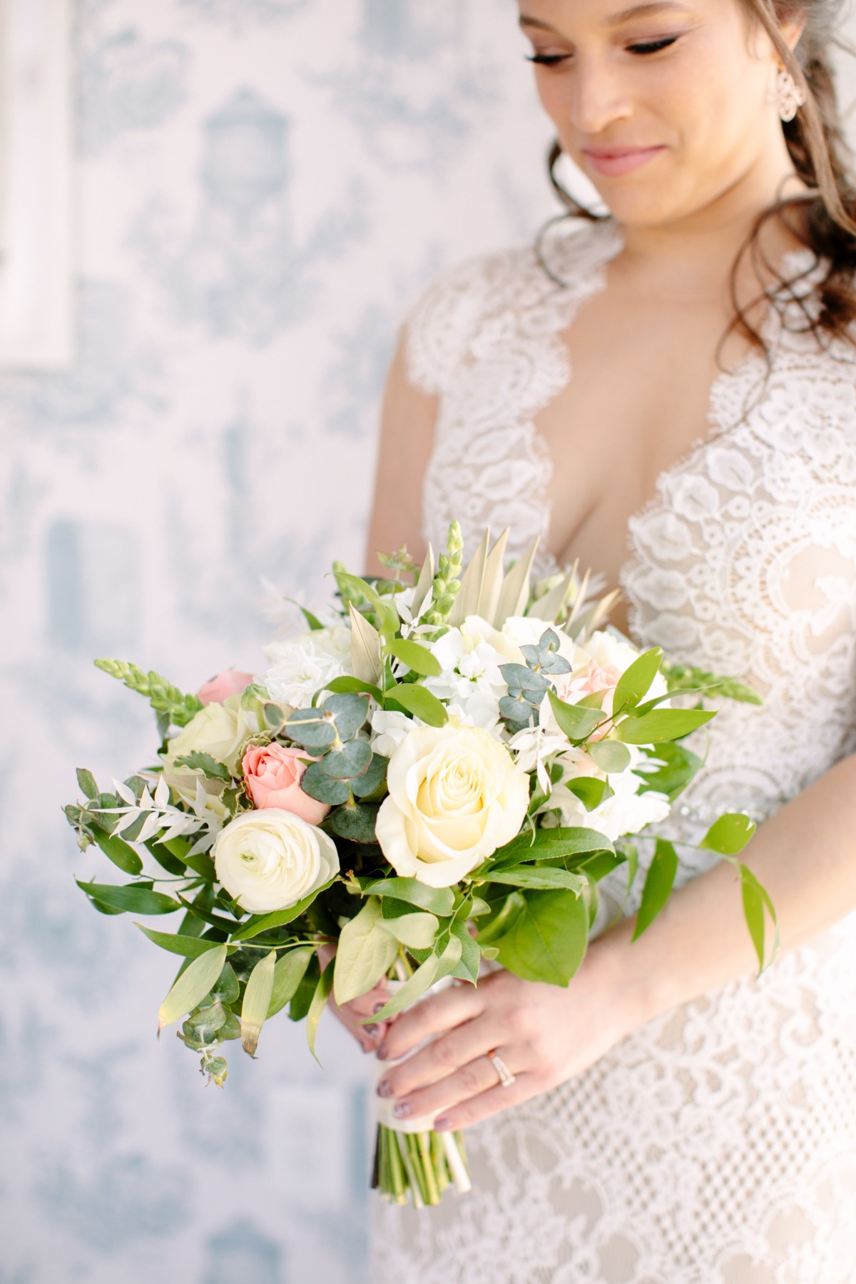chic simple wedding bouquets