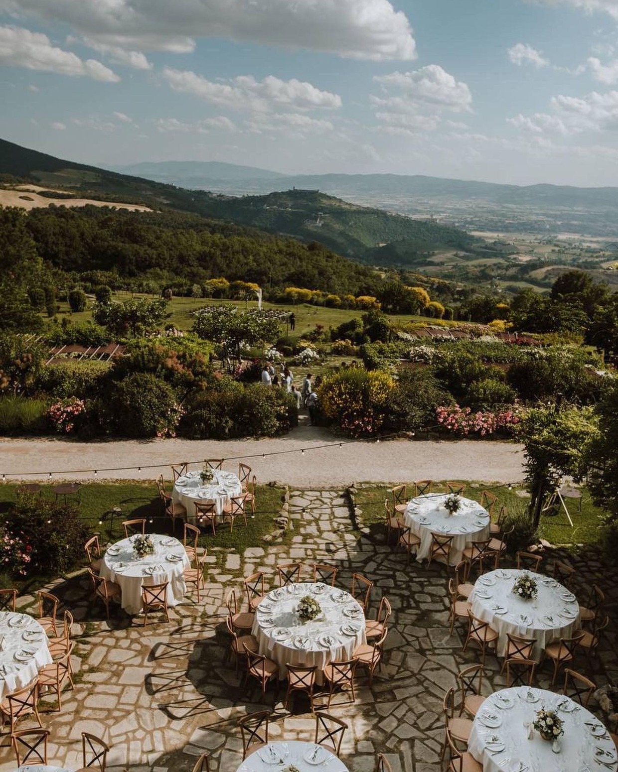 Mountainside round tables 