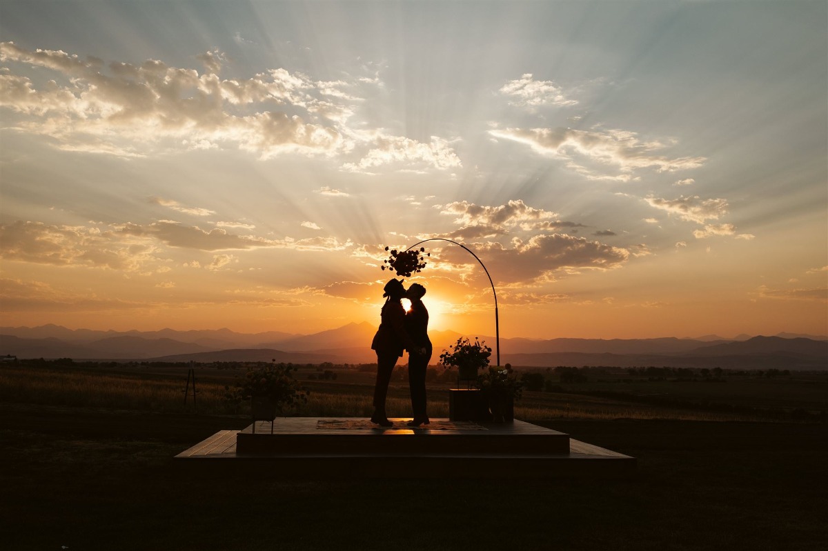 sunset wedding kiss at Sparrow Hawk Ranch in Colorado