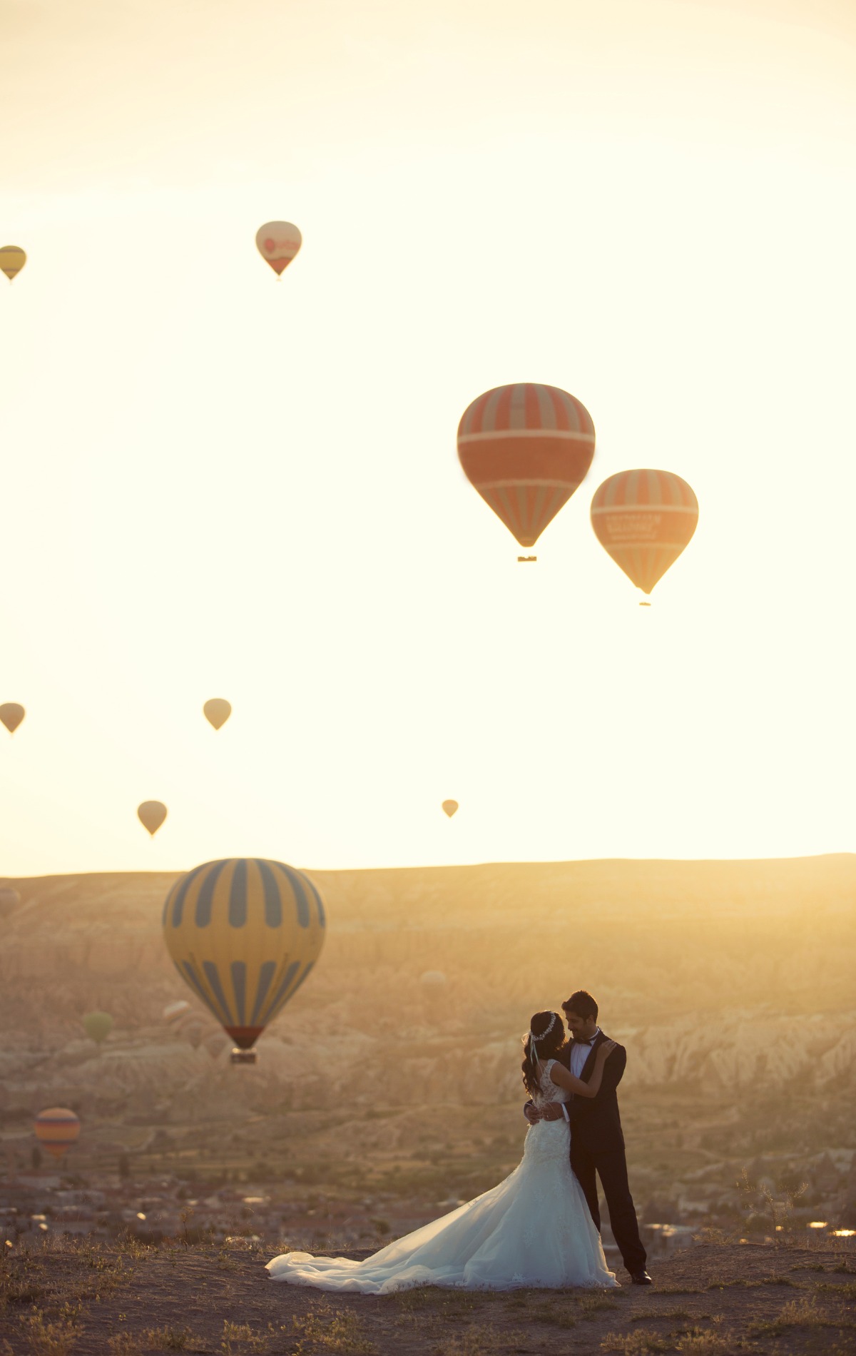 Hot air balloon wedding portrait