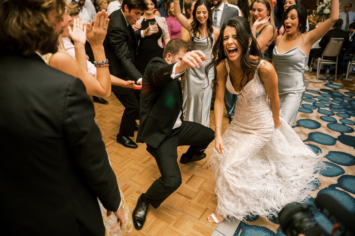 Hilarious wedding dance moves 