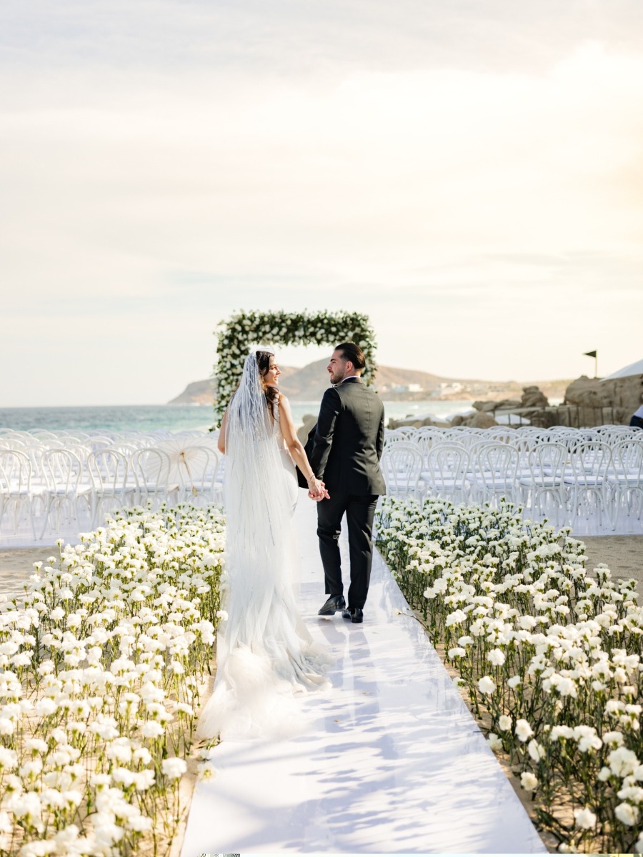 This Couple Created a Meadow on the Beach at Their $100,000 Los Cabos Wedding
