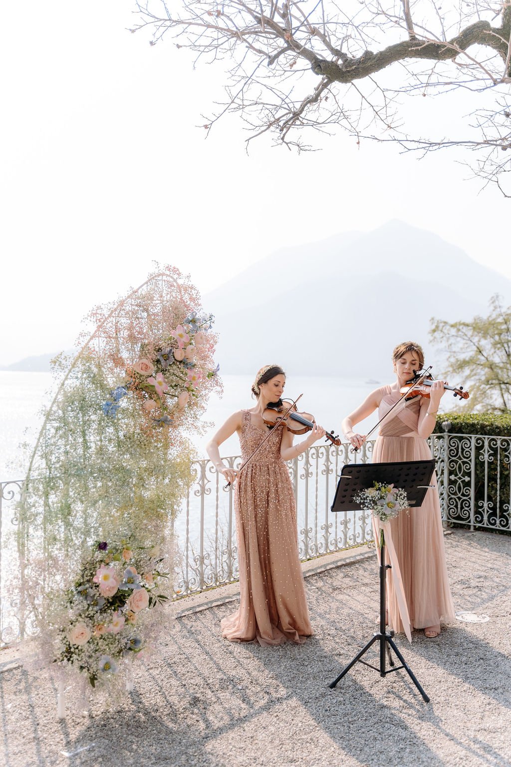 violinists at a wedding