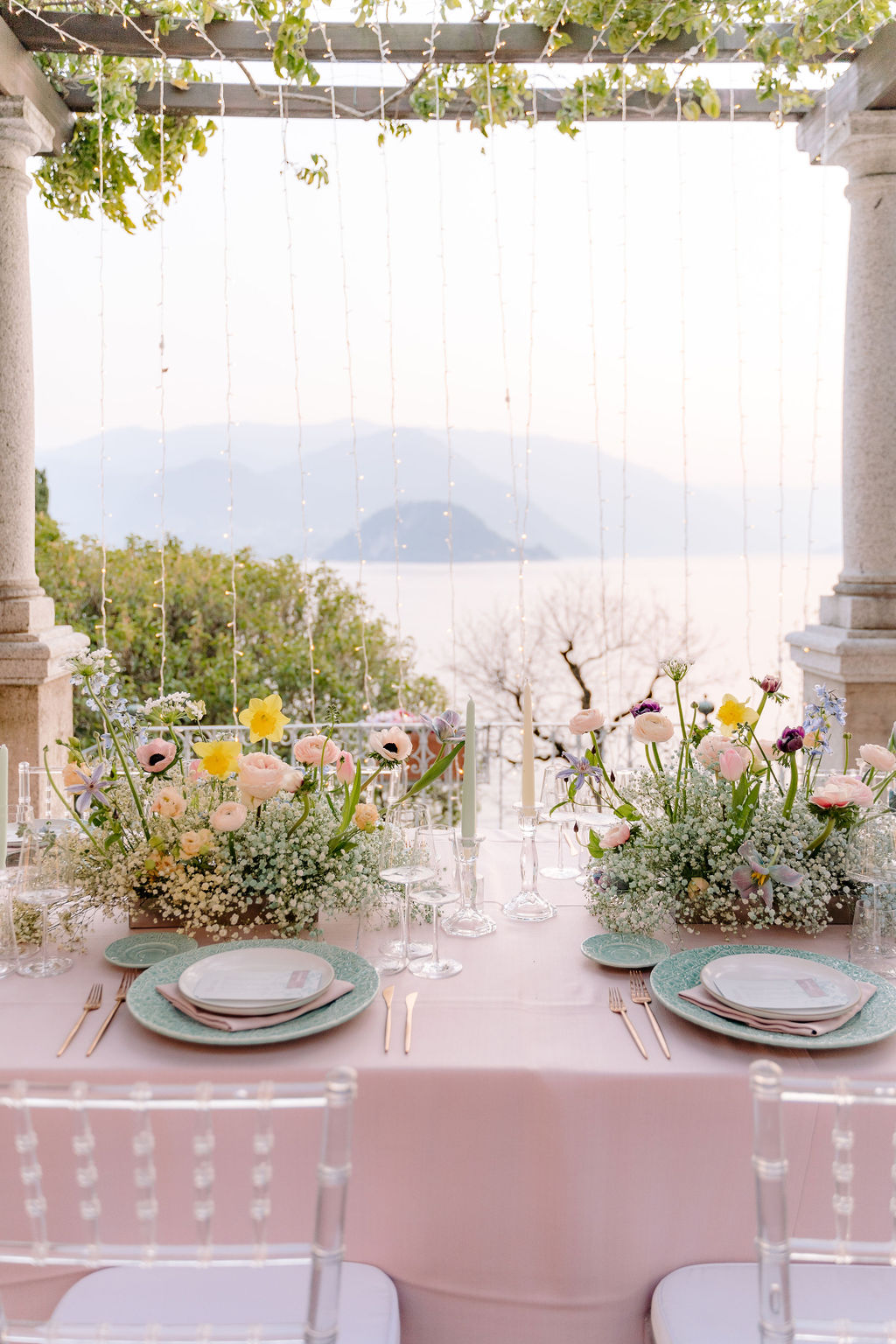 pink and blue wedding table