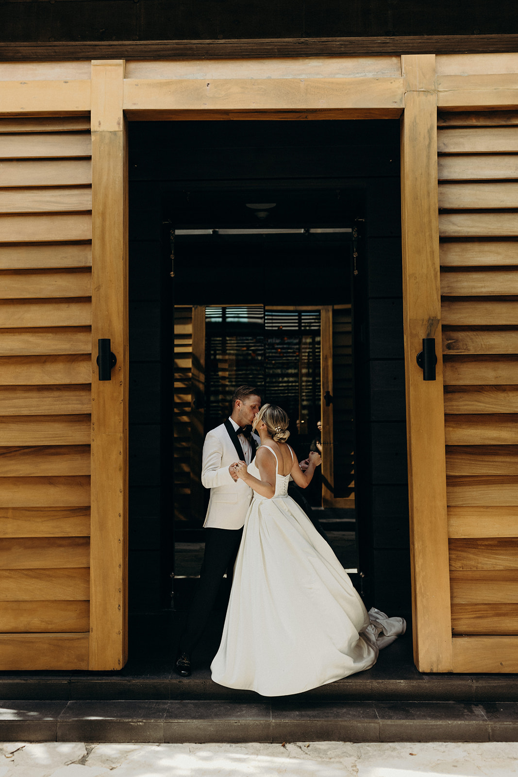 Chic And Stylish Beach Wedding In Mexico With A Mirrored Escort Wall