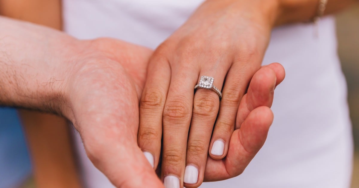engagement ring shopping tips and tricks