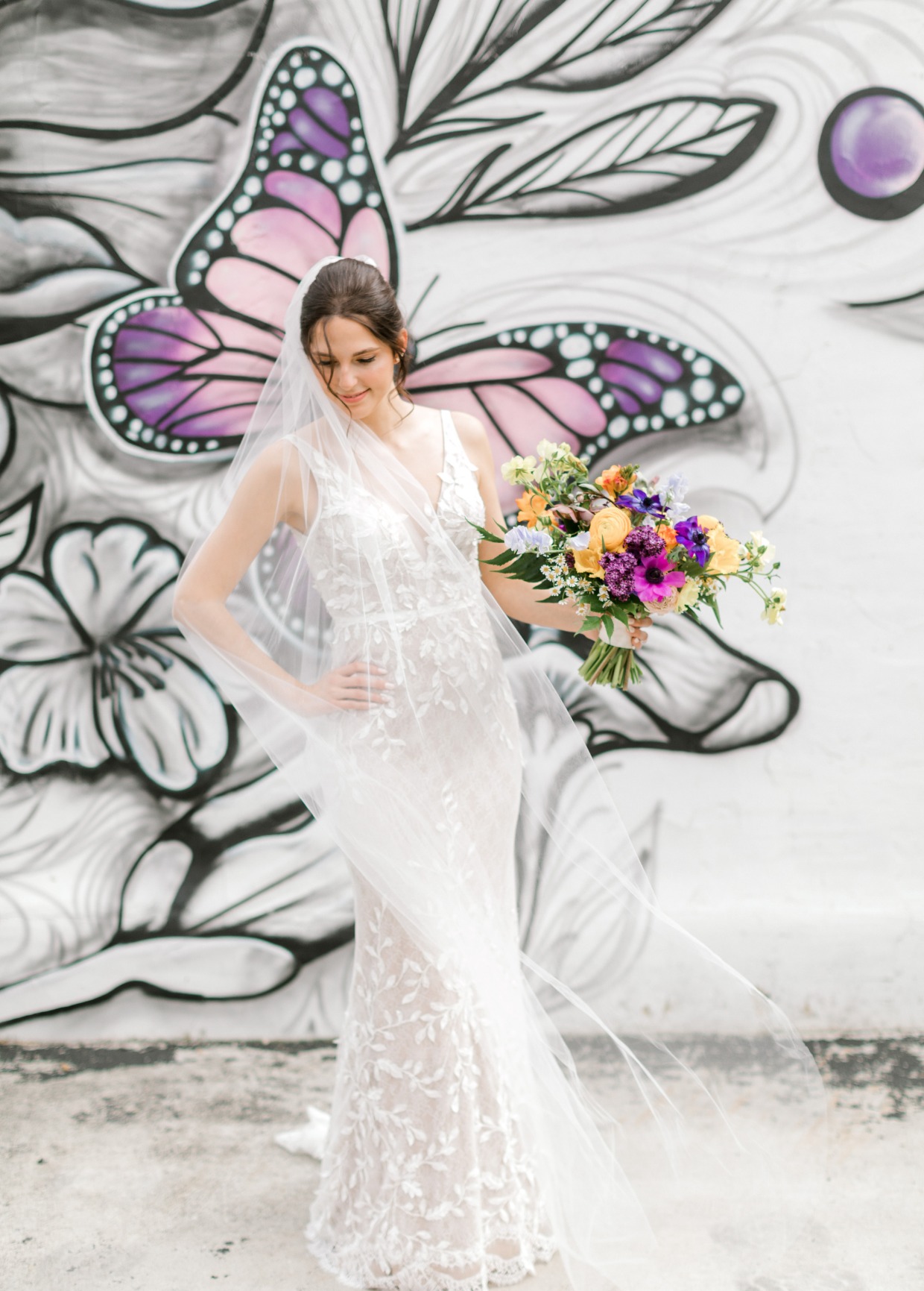 bridal-portraits-at-butterfly-mural