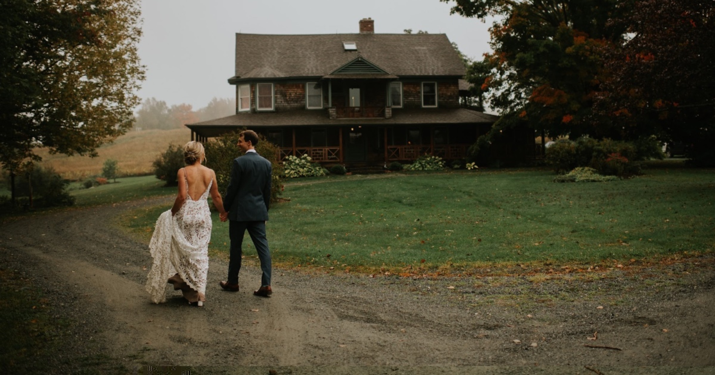 A foggy New Hampshire wedding with a fiddler, family, and friends