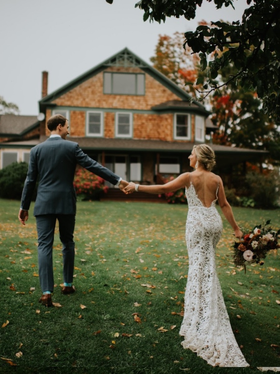 A foggy New Hampshire wedding with a fiddler, family, and friends