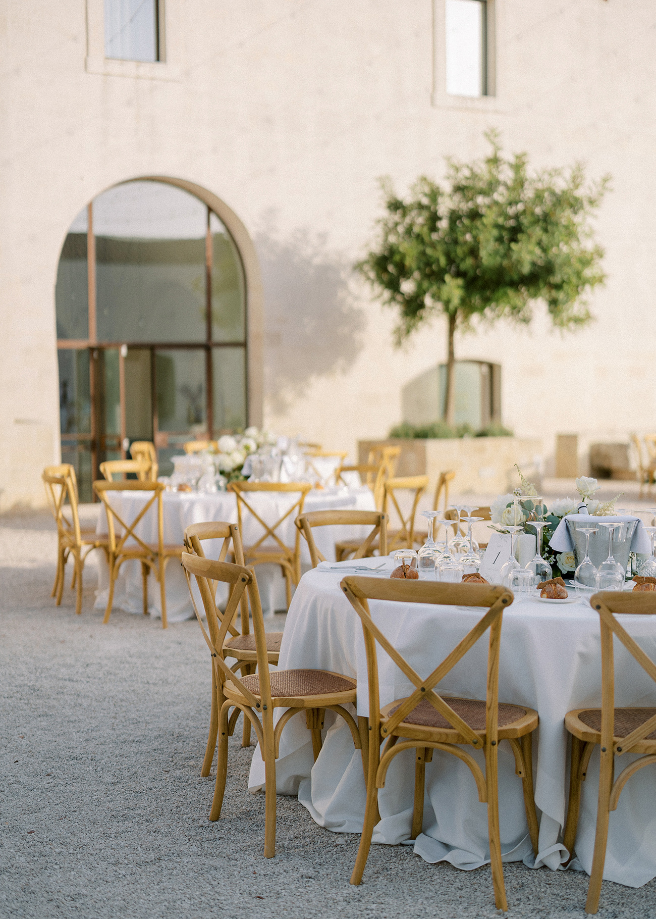 minimalistic wedding reception ideas
