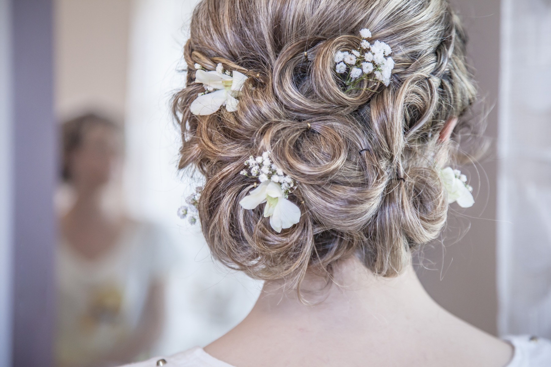 wedding hair ideas with florals