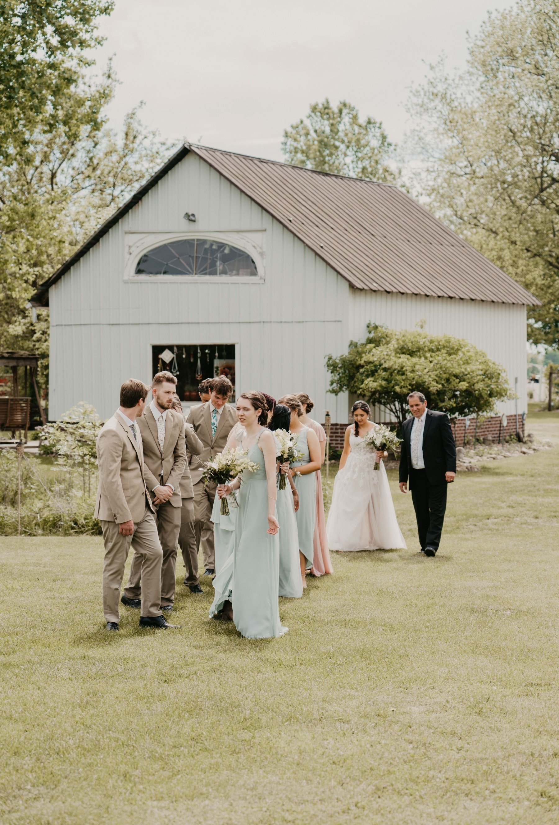Farmhouse wedding venue - Glass Rooster Cannery