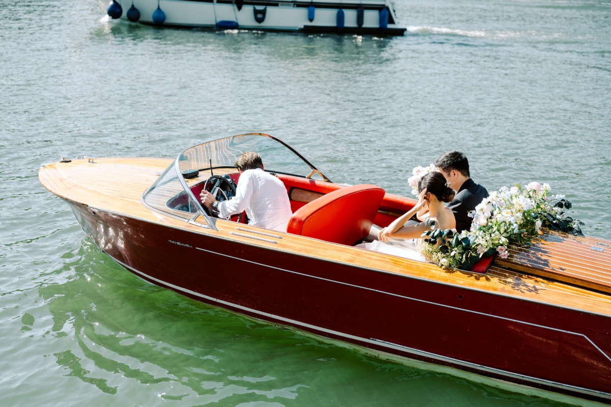 elizaveta-photography-romance-wedding-paris-boat-cruise-52