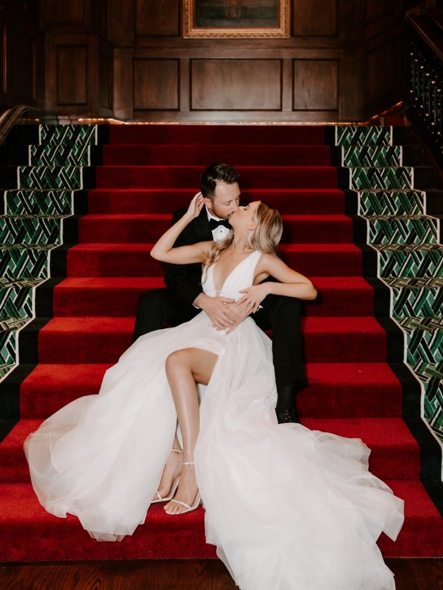 Luxurious black tie wedding held at the The Bryan Museum 