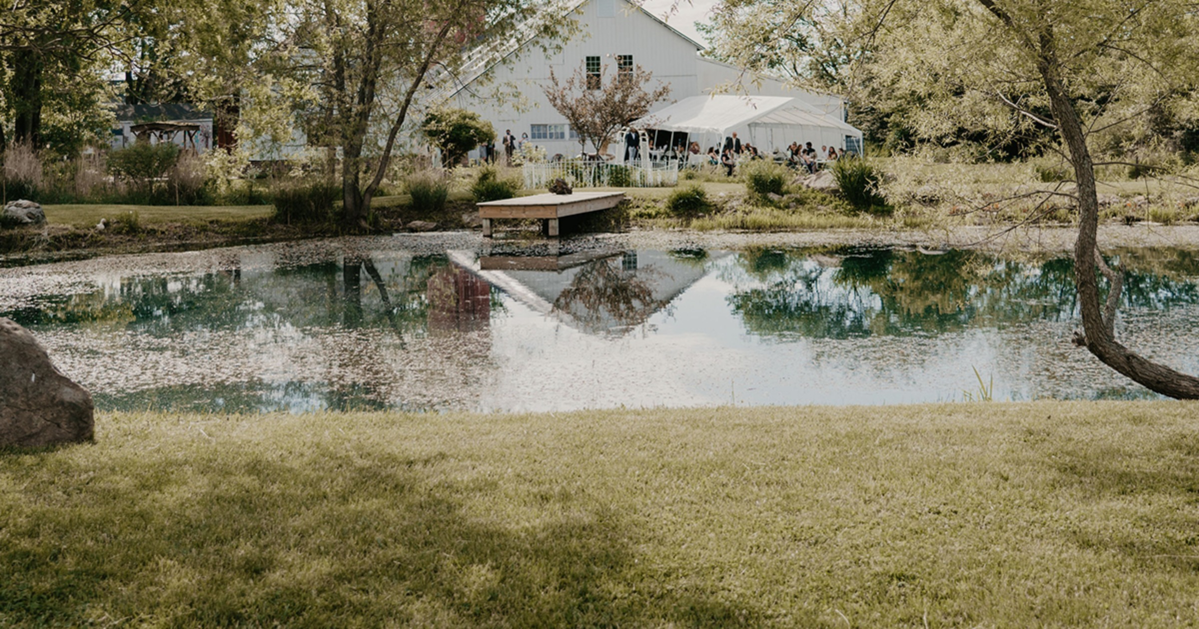 This Ohio farmhouse is perfect for a rustic & romantic wedding