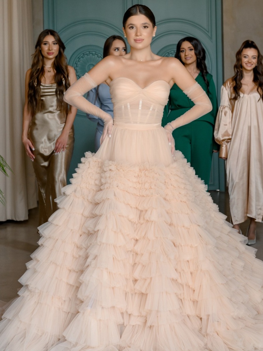 This bride wore a peach dress to her luxury Armenian wedding