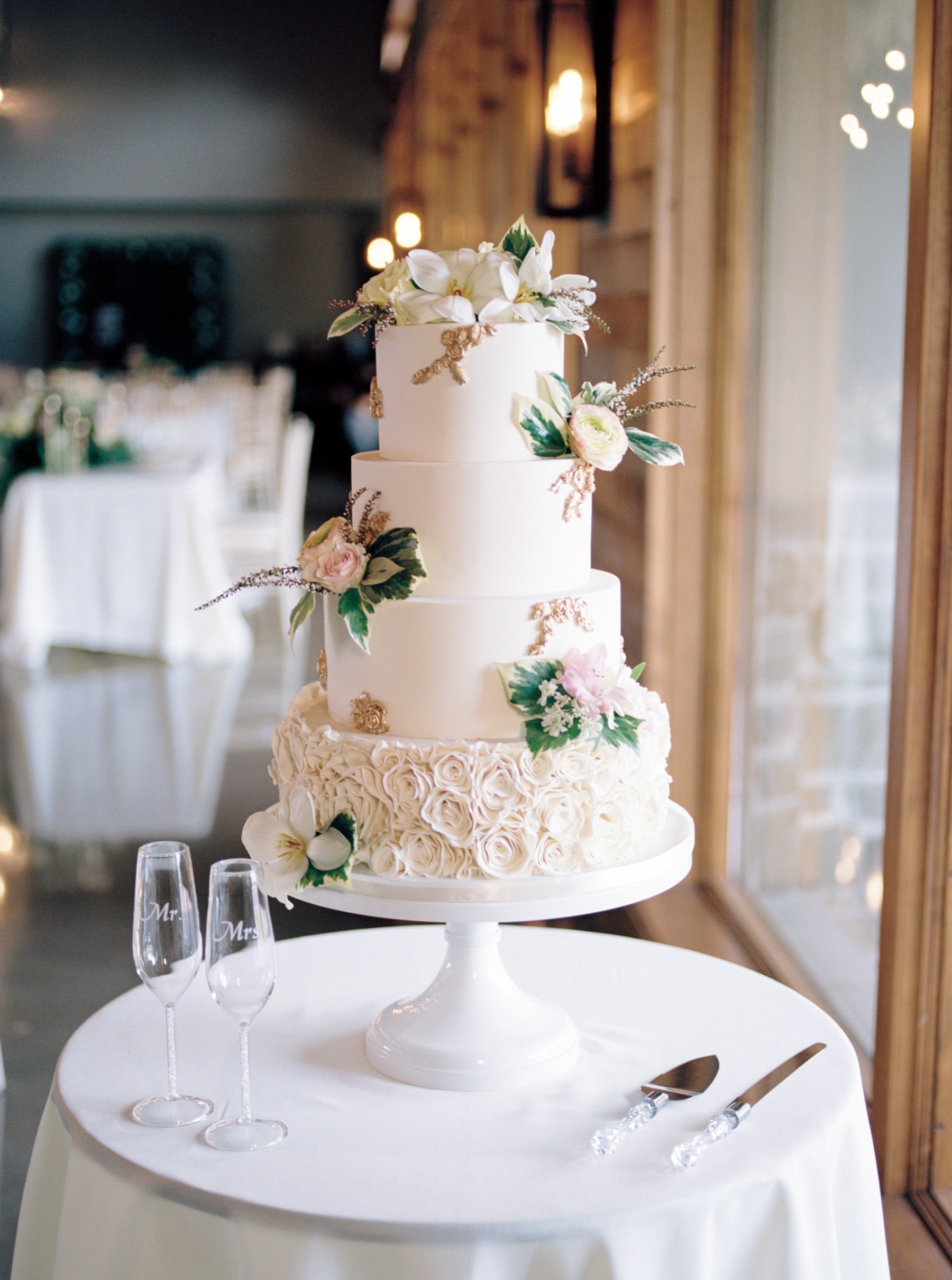 floral detailed wedding cake