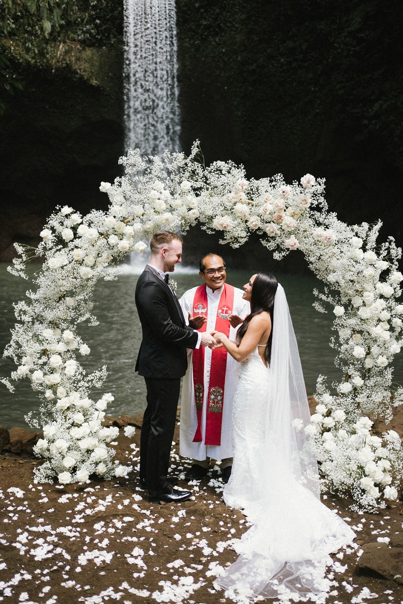 wedding ceremony arch
