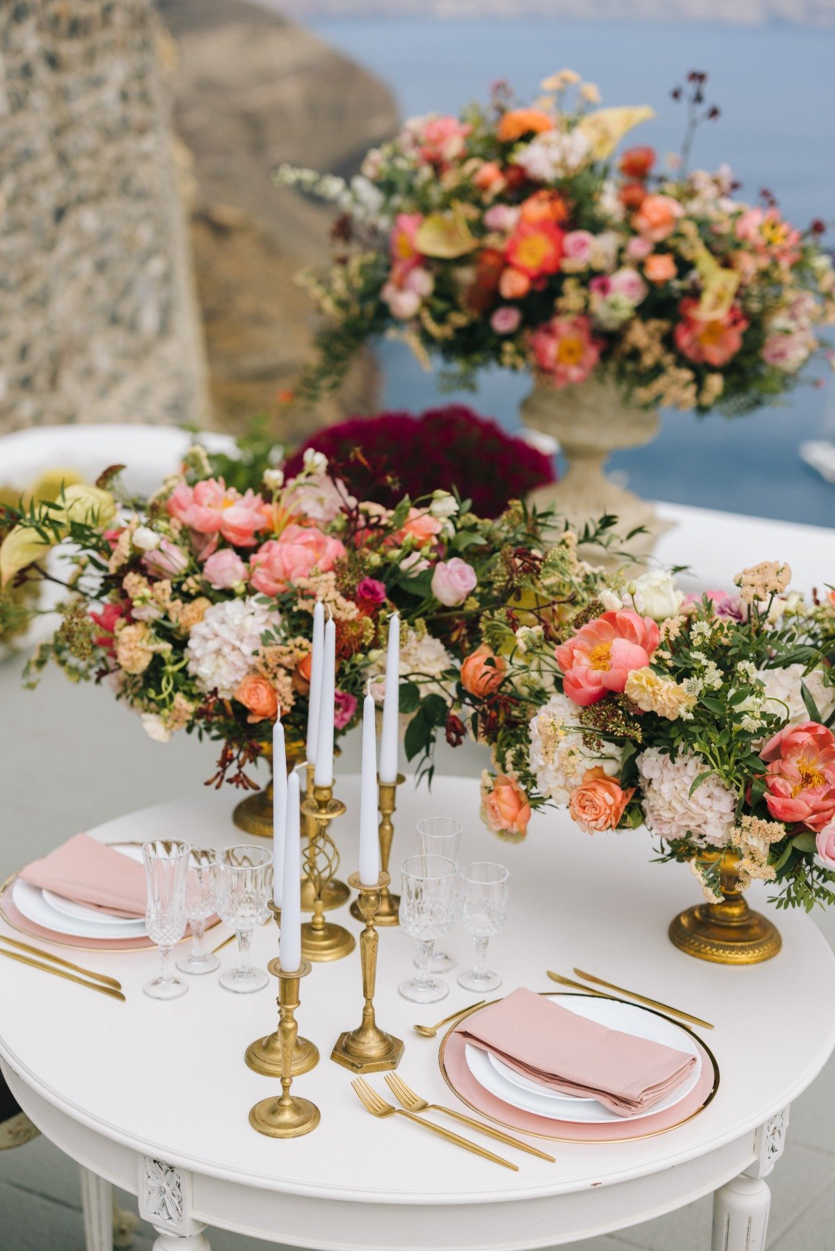 pink and gold reception placesettings