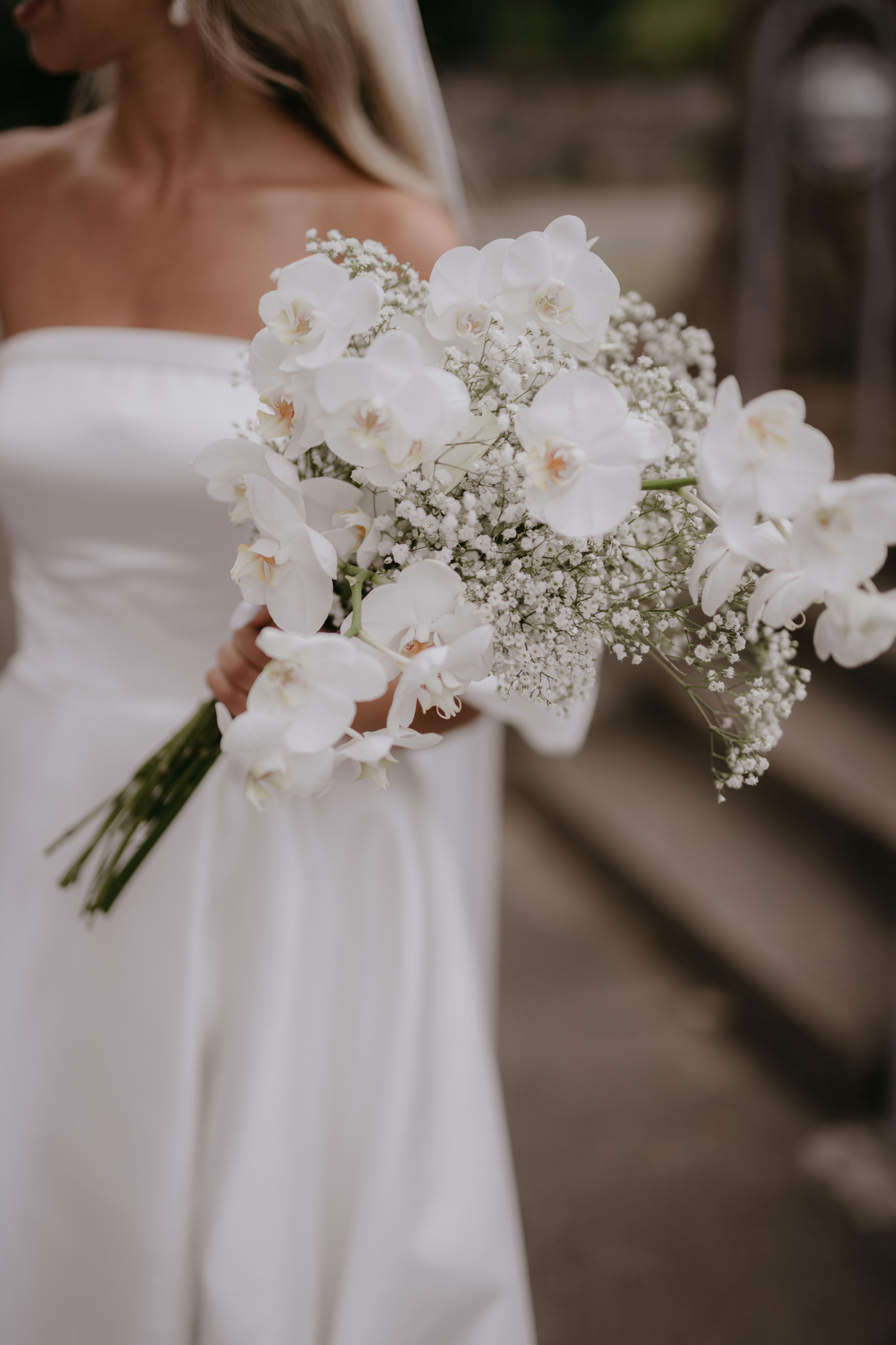 how to use baby's breath in a wedding bouquet