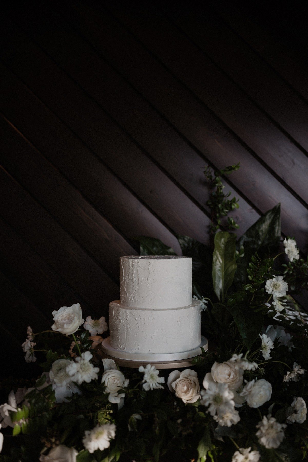 Minimalist white wedding cake 