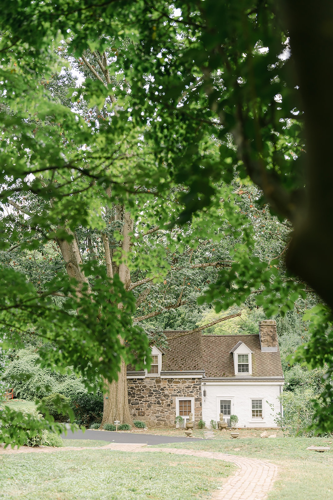 stone cottage in Pennsylvania for weddings 